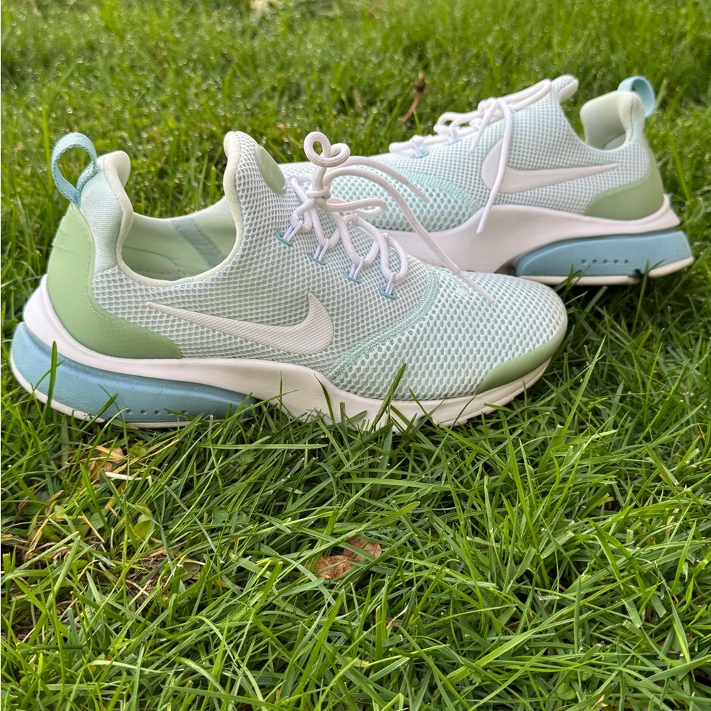 Nike Women's Sneakers - White and Blue